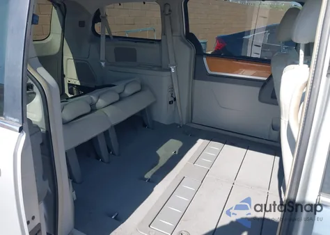 2008 Chrysler Town & Country Limited z USA, uszkodzony, nr VIN 2A8HR64X88R115717